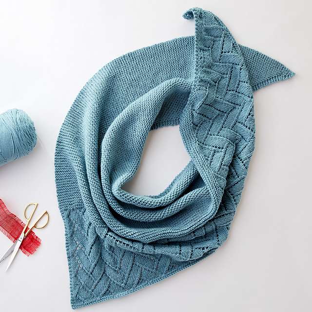 free cozy shawl pattern featuring garter stitch knitting and a lace panel